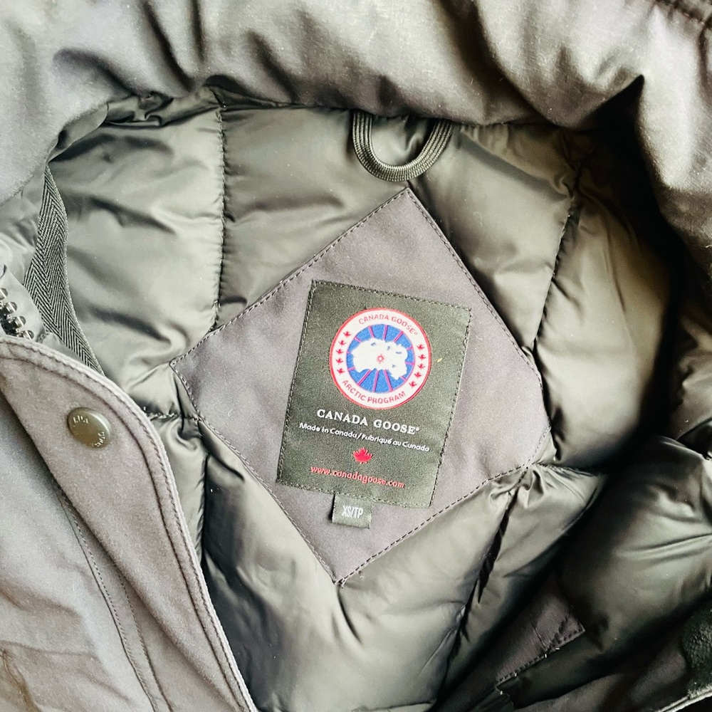 Canada Goose coat - navy color